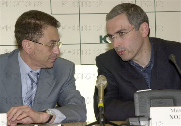 Moscow, russia, june 18, 2003, new chairman of the directors' board of the yukos oil company semen kukes (l) and chairman of the directors' board of the yukos- moscow company mikhail khodorkovsky pictured during a press-conference on wednesday.