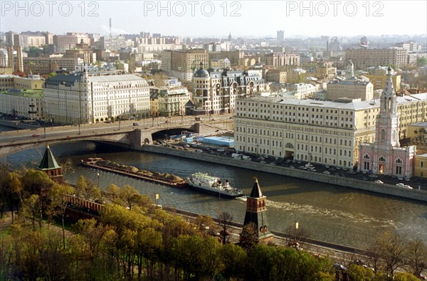 Sofiyskaya embankment, moscow, russia, october 1998, on the left: balchug- kempinsky hotel, in the center: main building of centrobank.