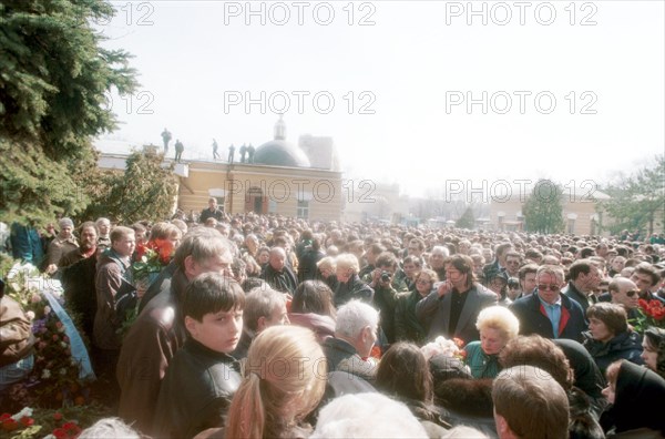 Funeral of well-known sports trainer otari kvantrishvilyi, moscow, russia, 1994, he was shot dead by hired gunmen and was believed to have ties to organized crime.