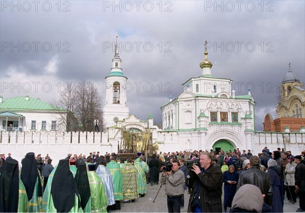A religious procession heading to the st,nicholas monastery opening the celebrations on the occasion of the 400th anniversary of the city of verkhoturye in the mid urals, one of the main centres of the russian orthodoxy and pilgrimage where there were 15 beautiful monsteries and churches, in the period after 1917 many of them were destroyed and plundered, nowadays this russian historic centre is being restored and the churches are coming to life again, sverdlovsk region of russia.