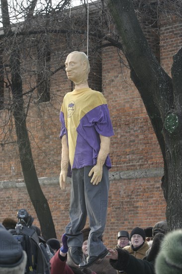 More than 5,000 pensioners toor part in protest in nizhniy novgorod against the abolishment of social benefits, and higher rent and public utility charges, during the protest a dummy of president vladimir putin was hung in effigy, the protest meeting was organaised by communist party of russian federation, nizhniy novgorod, russia, 1/25/05.