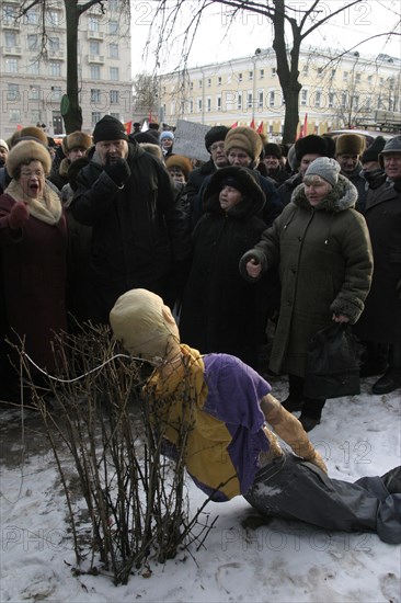 More than 5,000 pensioners toor part  in protest in nizhniy novgorod against the abolishment of social benefits, and higher rent and public utility charges, during the protest a dummy of president vladimir putin was hung in effigy, the protest meeting was organaised by communist party of russian federation, nizhniy novgorod, russia, 1/25/05.