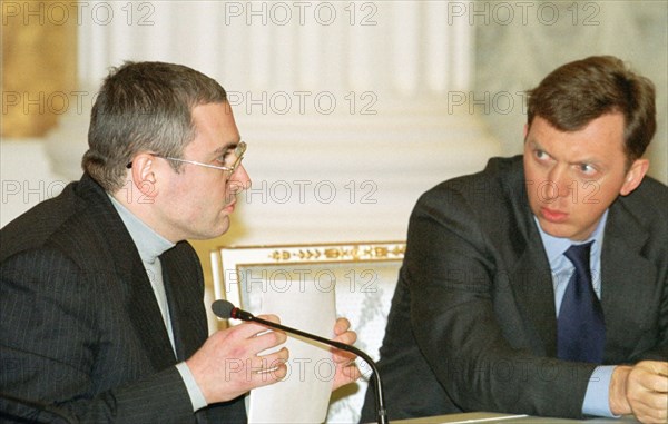 Moscow, russia, january 24 2001: mikhail khodorkovsky, chairman of yukos oil company directorate (left) and oleg deripaska, general director of 'russian aluminium' company, exchanging looks during the meeting of leading russian businessmen with president vladimir putin on wednesday evening in the kremlin, where the participants had a discussion on relations between business and authorities.