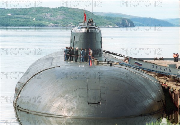 A group of russian journalists led by presidential aide sergei yastrzhembsky seen visiting the oryol nuclear submarine, which is of the same type as the kursk, the divers are being drilled for the lifting operation in the hull of the oryol practicing the procedures for separating the first compartment and driving openings in the boat's hull, according to the technological project for the lifting, northern fleet, severomorsk, murmansk region, july 6,2001.