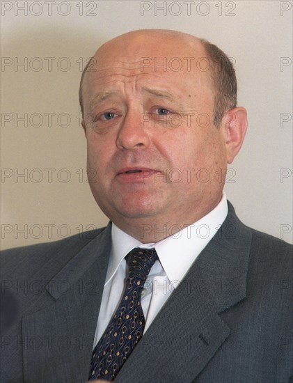 Mikhail fradkov, director of the federal service of russia's tax police, 4/01 .