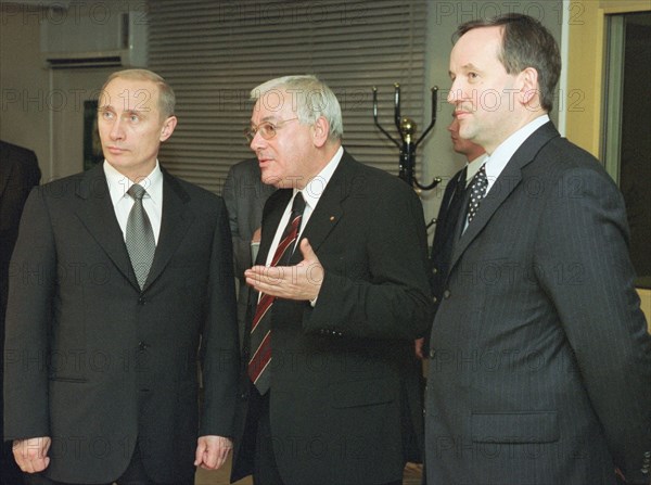11/12/01: moscow, russia, left to right: vladimir putin, president of russian federation, vladimir viskind, head of the vernadsky branch of sberbank (savings bank) and andre kazmin, president of sberbank.