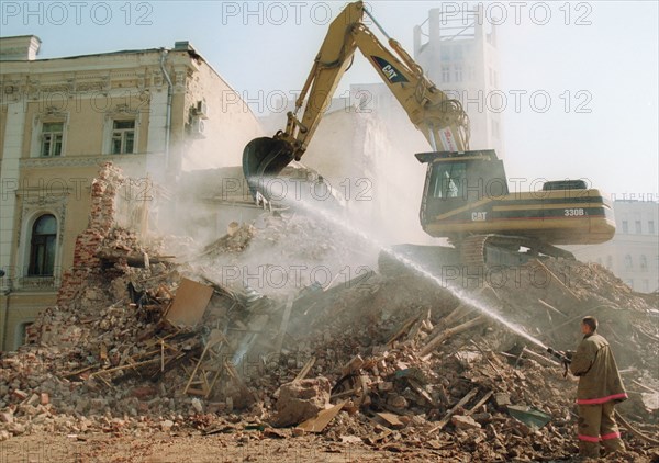 Demolition of an old residential building in the arbatskaya square in central moscow, 5/02, a trade center is planned to be built at this place.