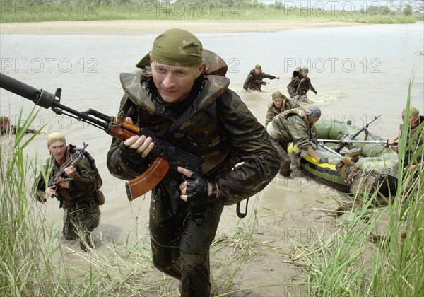 Russian borderguards on the tajik-afgan frontier, may 27, 2002