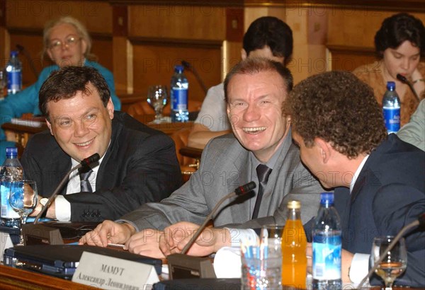 Head of the 'alpha-group' consortium mikhail fridman, president of the 'interros' holding company vladimir potanin