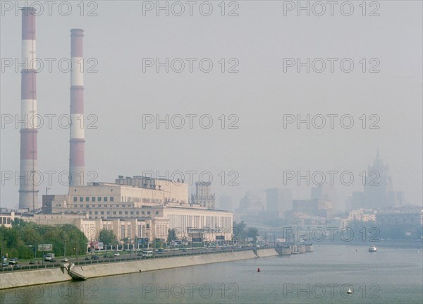 Moscow, russia, august 16 2002, the moskva river in smog, after a breath of fresh air (thanks to rains) moscow has to put up with quite heavy smog, this time it is of 'local' origin, it is caused not by forest fires but by car exhaust, industry and asphalt with no wind to take it all away, 8,2002.