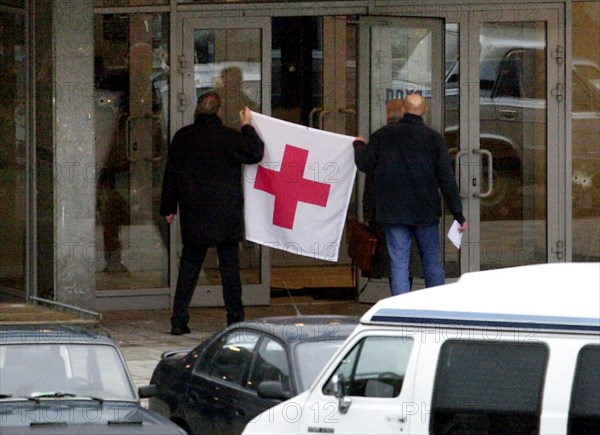 Moscow, russia, october 25 2002: representatives of the red cross organisation arrive at the dubrovka theatrical center where hostages are being held by chechen terrorists, on thursday.