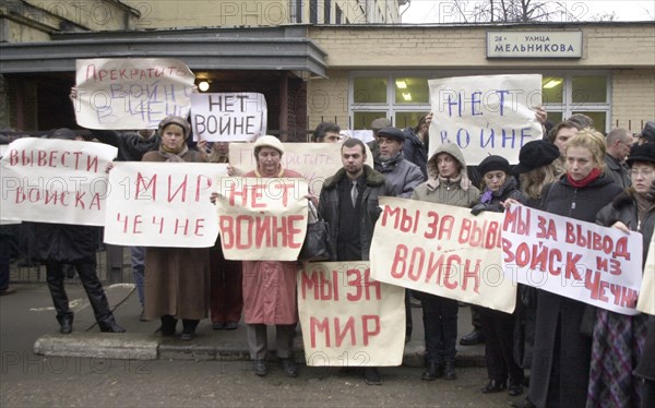 Moscow, russia, october 25 2002: relatives of those taken hostage by a group of terrorists in the building of the palace of culture of the ball-bearing plant pictured picketing with slogans to stop the war in chechnya which was demanded by the terrorists.