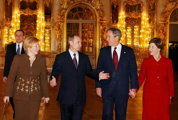 Leningrad region, russia, november 22 2002: president of russia vladimir putin (2nd l) and president of the usa george bush (2nd r) and their wives lyudmila (l) and laura (r) in one of the halls of the katherine palace of the historical tsarskoye selo near st,petersburg, (photo sergei velichkin).