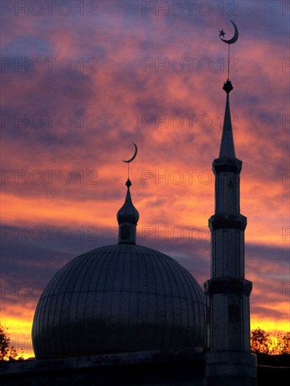 Tajikistan, december 6 2002: a festive service to celebrate the end of the sacred month of ramadan was administered in khodji mashrab mosque of dushanbe (in pic) on friday morning, (photo sergei zhukov).