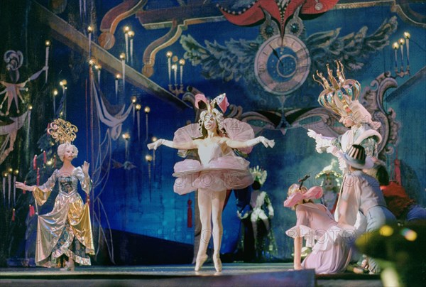 Chelyabinsk, russia, december 72002: anastasiya chumakova (centre), as mary, performing a scene of tchaikovsky's 'the nutcracker' in a new perfomance of the chelyabinsk state opera and ballet theatre, staged by a moscow's balletmaster sergei bobrov, (photo valery bushukhin).