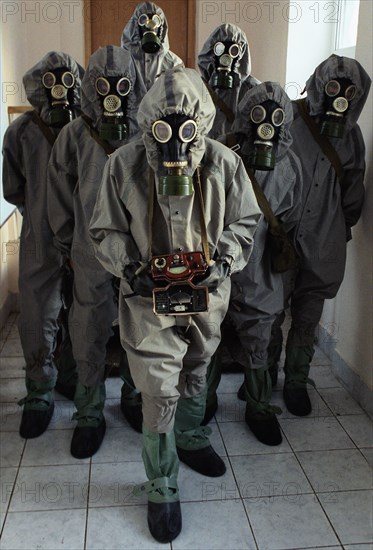 Moscow,russia, january 17 2003: cadets of the second moscow school of the ministry for emergency situations pictured during civil defence training, most school pupils are orphans or children from unhappy families, at the school they are given vocational and military education, (photo itar-tass / yuri mashkov) .