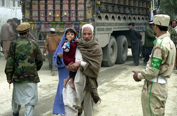 Afghanistan, 17,03,2003, thousands of people cross daily the border between afghanistan and pakistan through tourkham border crossing point (in pic), there are many families that are still separated as the result of flood of refugees from afghanistan.