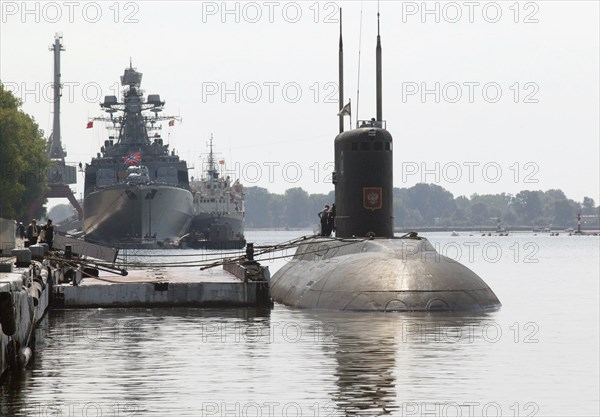 Kaliningrad region, russia, june 27,2003, submarines and auxiliary ships stand ready to participate in joint exercise of the russian, baltic, and northern fleets to be start on june 28 in the baltic sea, russian president vladimir putin is arriving today at baltllsk, the main naval base of the russian baltic fleet to watch the exercises.