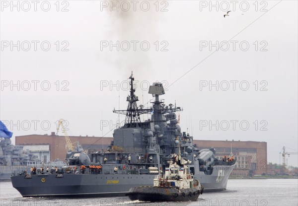 Destroyer besstrashny leaving water area of the zvyozdochka shipyard in severodvinsk after repair, the destroyer heads to its base in severomorsk, northern fleet, arkhangelsk region, russia, july 22,2003.