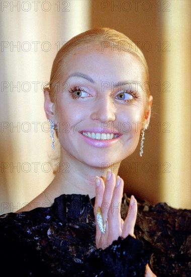 Ballet dancer anastasiya volochkova has become a laureate of the 'tsarskoye selo art prize', st,petersburg, russia, october 19 2000, the award presentation ceremony took place at the tsarskoye selo lyceum on sunday.