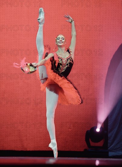 Ballerina anastasia volochkova dances in the 'stairs to the sky' ballet-fantasy on the stage of the kremlin palace on thursday, 11/03   .