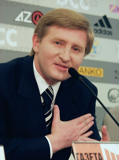 Rinat akhmetov, ukrainian billionaire and president of 'shakhter' soccer (football) club at a press conference, russia, 2004.