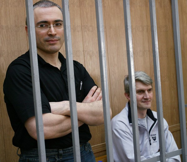 Former yukos oil major chief mikhail khodorkovsky (l) and his business partner, main yukos shareholder platon lebedev, listen during the hearing of their case in district court in moscow, august 19, 2004, khodorkovsky and lebedev are charged with fraud and tax evasion, moscow, russia, august 19, 2004.
