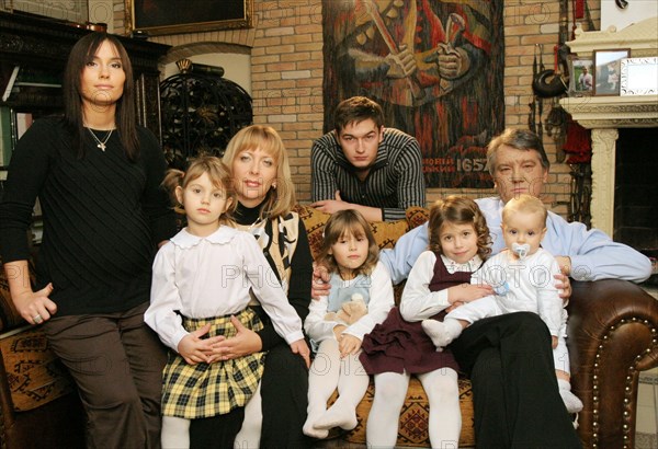 Ukraine election 2004, victor yushchenko's family, from left to right: daughter vitalina, daughter khristinka, the wife - ekaterina yushchenko, grand daughter jarinka, daughter sofijka and son tarasik, at back: son andrey, 16/11/04, ukraine, kiev.