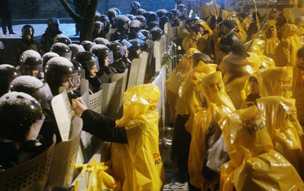 Ukraine election crisis 2004, sobr special-purpose police units have blocked approaches to the building of the ukrainian president's administration, kiev, ukraine, november 24 2004.