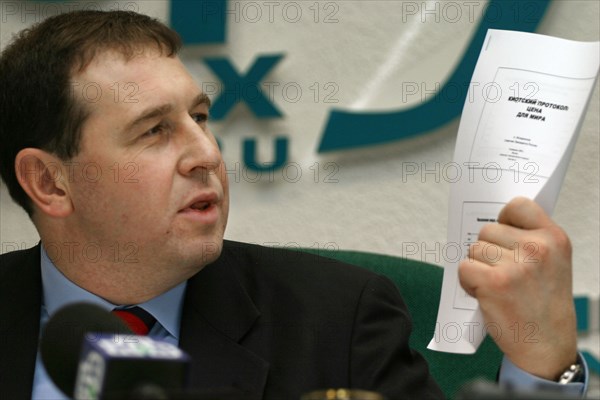 Russian federation presidential economic adviser andrei illarionov holds a press conference over the kyoto protocol, moscow, russia, february 16 2005.