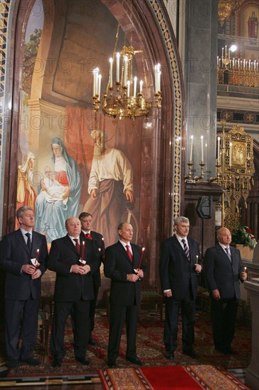 Sergei sobyanin, head of the presidential administration, russian prime minister mikhail fradkov, vladimir yakunin, president of the russian railways jsc, russian president vladimir putin, georgy poltavchenko, russian president’s envoy to the central federal district, and mayor of moscow yuri luzhkov (l-r) attend the traditional midnight easter service at moscow's christ the savior cathedral on april 23, 2006.