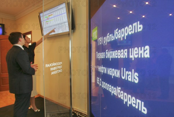 At the rts stock exchange (stock exchange “russian trading system”), the stock exchange starts trading russia's export oil blend urals, diesel and jet fuel, fuel oil and gold in rubles, moscow, russia, 2006.