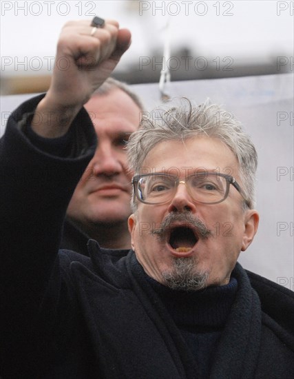 National bolshevik party (nbp) leader eduard limonov raises his fist as he shouts during an opposition protest rally dubbed the 'march of those who disagree' in triumfalnaya square, december 18, 2006, moscow, russia.