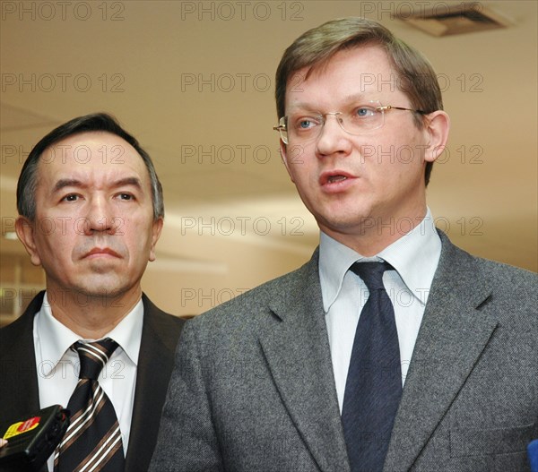 Leaders of the republican party of russia (rpr) vladimir ryzhkov (r) and vladimir lysenko answer reporters' questions after a session of russia's supreme court, the republican party of russia has been closed down by the court's decision, march 23, 2007.
