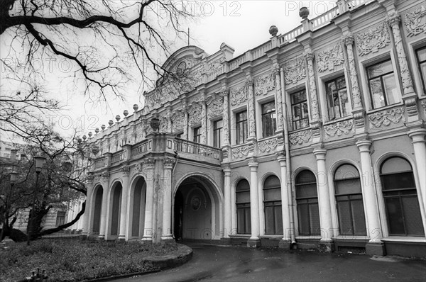 Number 14 dzerzhinsky street ('b, lubyanka'), moscow, russia, where previously the vchk (all-russian extraordinary committee - the cheka) was located, it was nicknamed 'the ship of death' by muscovites, photo: 1991.