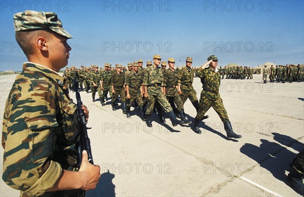 Second chechen war, russian troops of the 72nd regiment assigned to chechnya, may 2000.