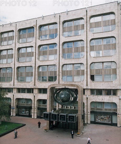 Itar-tass headquarters on tverskoy boulevard, moscow, russia, 7/00, completed in 1977, architect: viktor sergevich egerev.