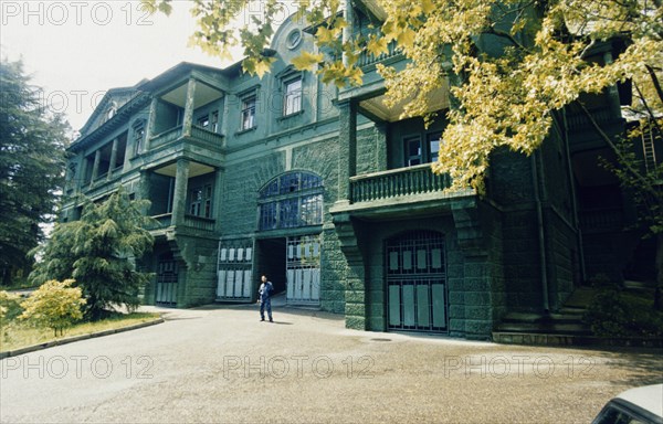 Joseph stalin's former dacha, built in the 1930s on the grounds of the zelenaya roscha sanatorium in the krasnodar region near the black sea.