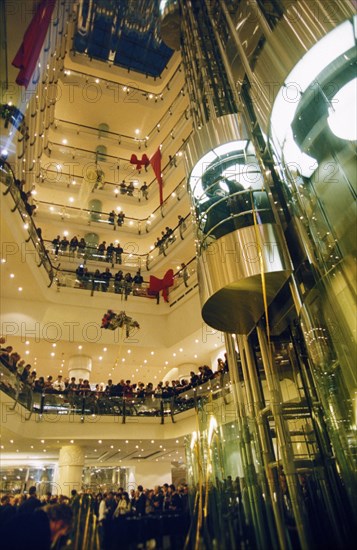 Inside the atrium of the ararat park hyatt moskva (russia's first hyatt hotel) neglinnaya street, built on the site of the old ararat restaurant by the lucine restoration and building complex, october 2002.