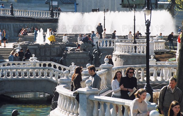 Muscovites enjoying the newly reopened manege square in moscow, russia, may 1997.