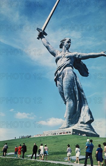 Motherland is calling' statue on mamayev hill, a world war ll memorial to the defenders of stalingrad in volgograd, russia.