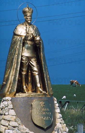 A second monument to tsar nicholas ll is unveiled in podolsk after the first statue was blown up by left-wing extremists, moscow region, russia, july 1998.