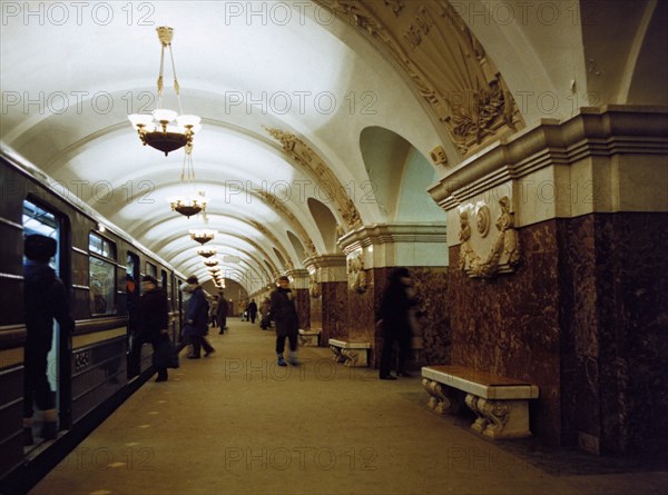 The krasnopresnenskaya metro station in moscow, 1990s.