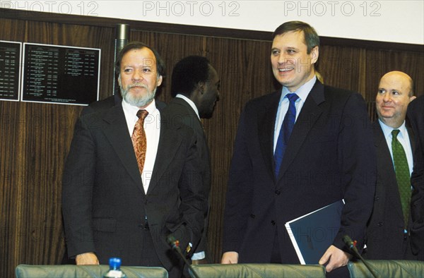 Mikhail kasyanov, finance minister of the russian federation, meeting with the imf delegation, november 1999.