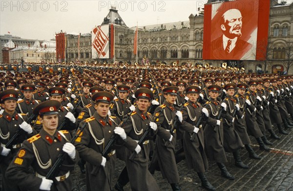 Soviet troops marching in red square in a parade commemorating the 73rd anniversary of the october evolution, moscow 1990.