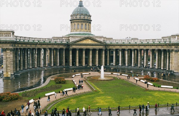 Restored public garden outside kazan cathedral on nevsky avenue in st, petersburg, russia.