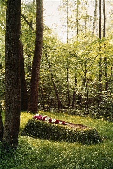 Leo tolstoy's grave at yasnaya polyana, the tolstoy family estate.