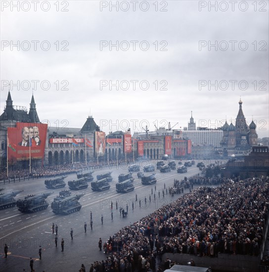 Motorized ballistic missile launchers bearing scud a tactical nuclear missiles at a military parade in red square celebrating the 69th anniversary of the great october socialist revolution on november 7, 1986, moscow, ussr.