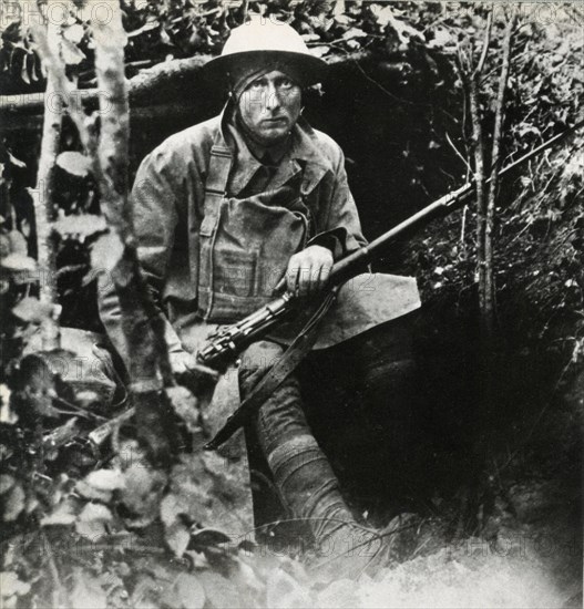 WWI Camouflage in a british trench  1918