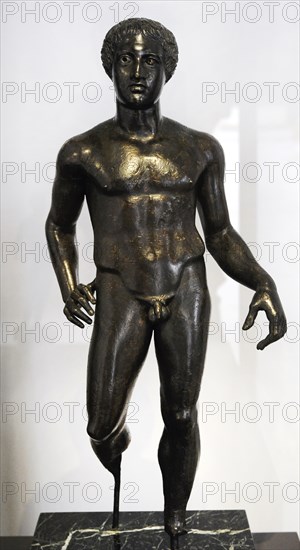 Sculpture of an athlete